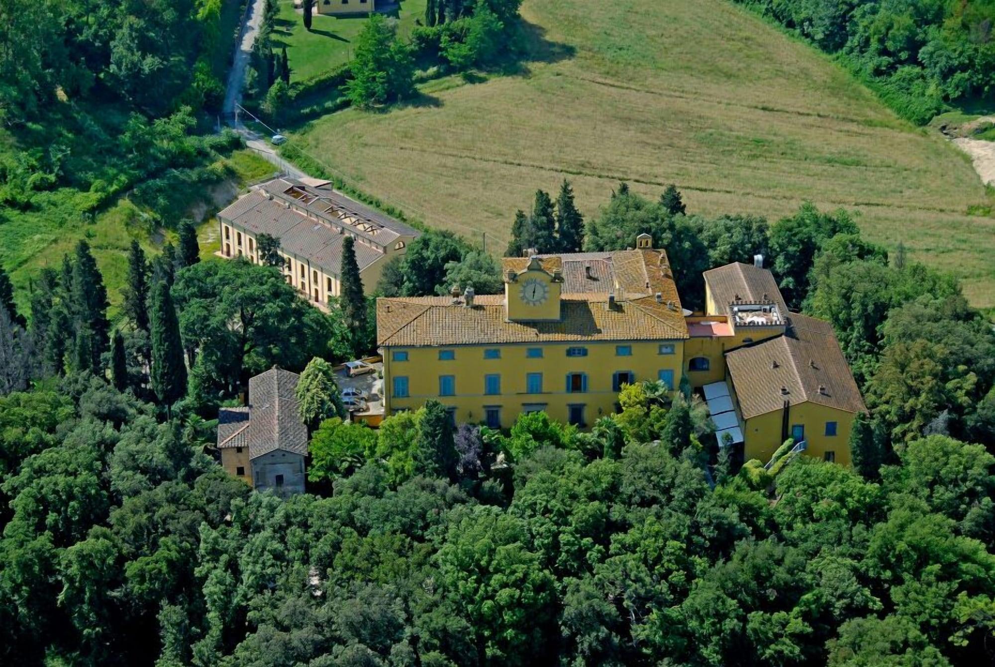 Vista Exterior Villa Sonnino