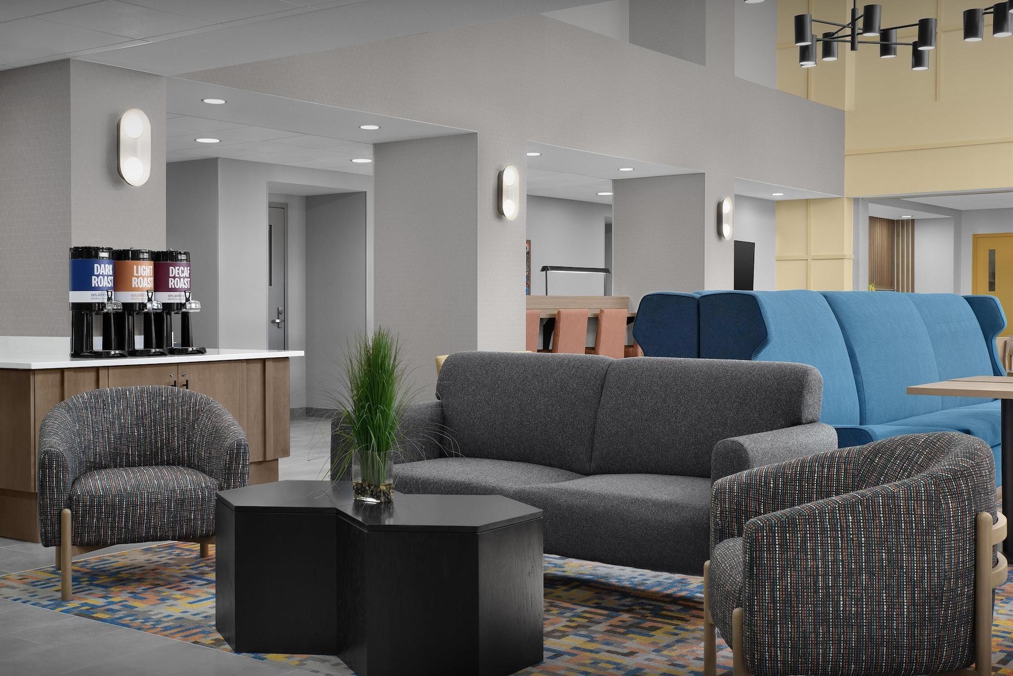 Vista Lobby Hampton Inn & Suites Laurel, MS