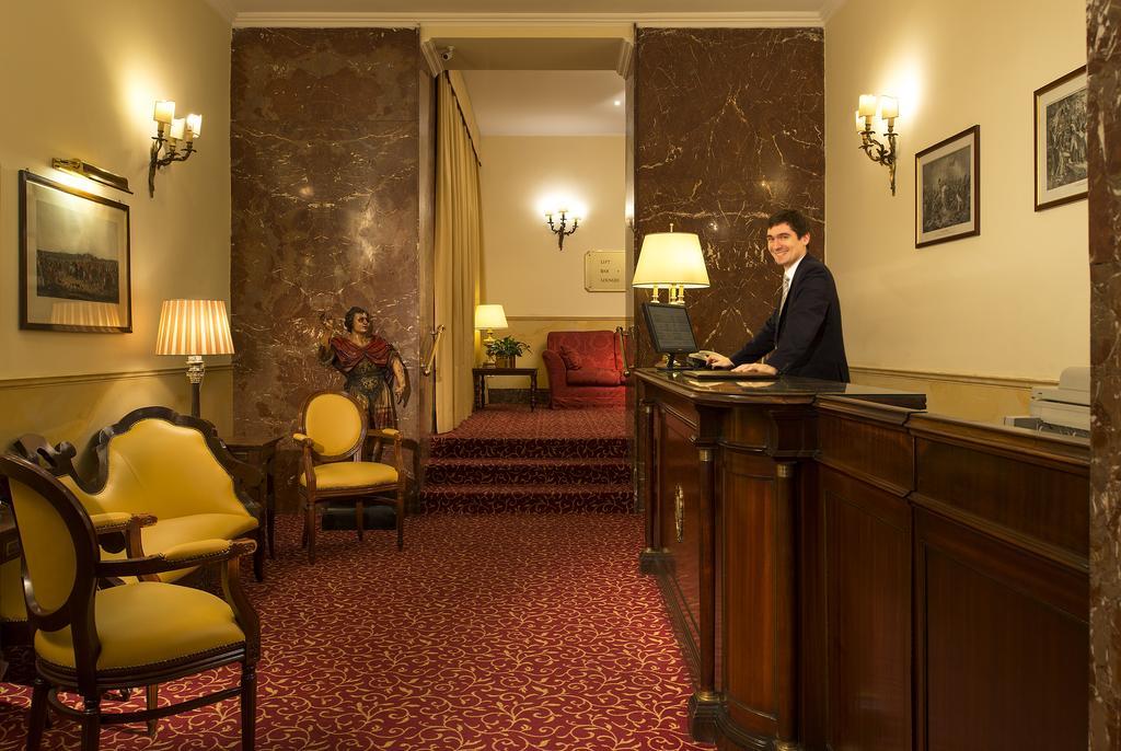 Vista Lobby Napoleon Hotel