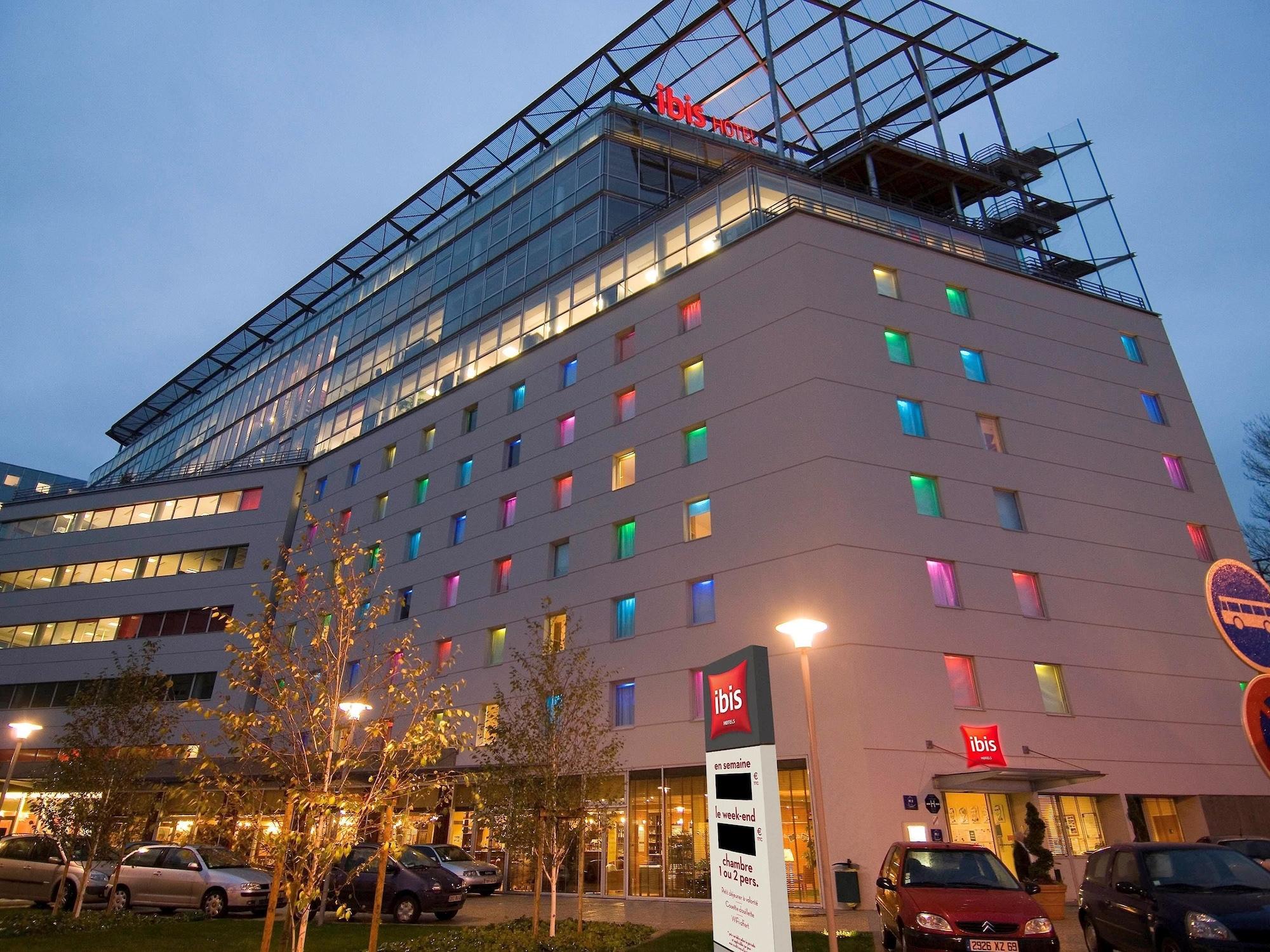 Vista Exterior ibis Lyon Caluire Cité Internationale