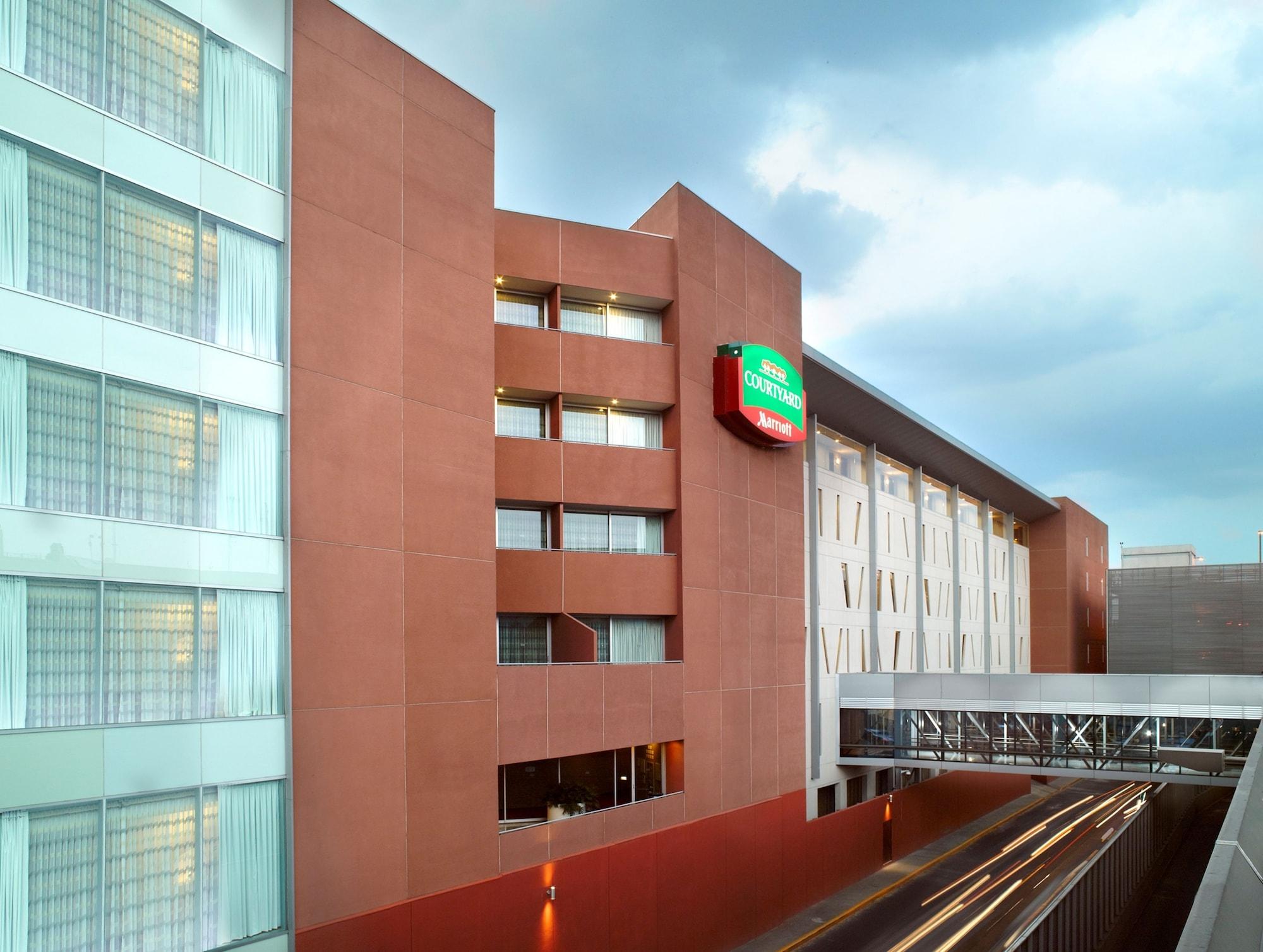 Vista Exterior Courtyard Mexico City Airport