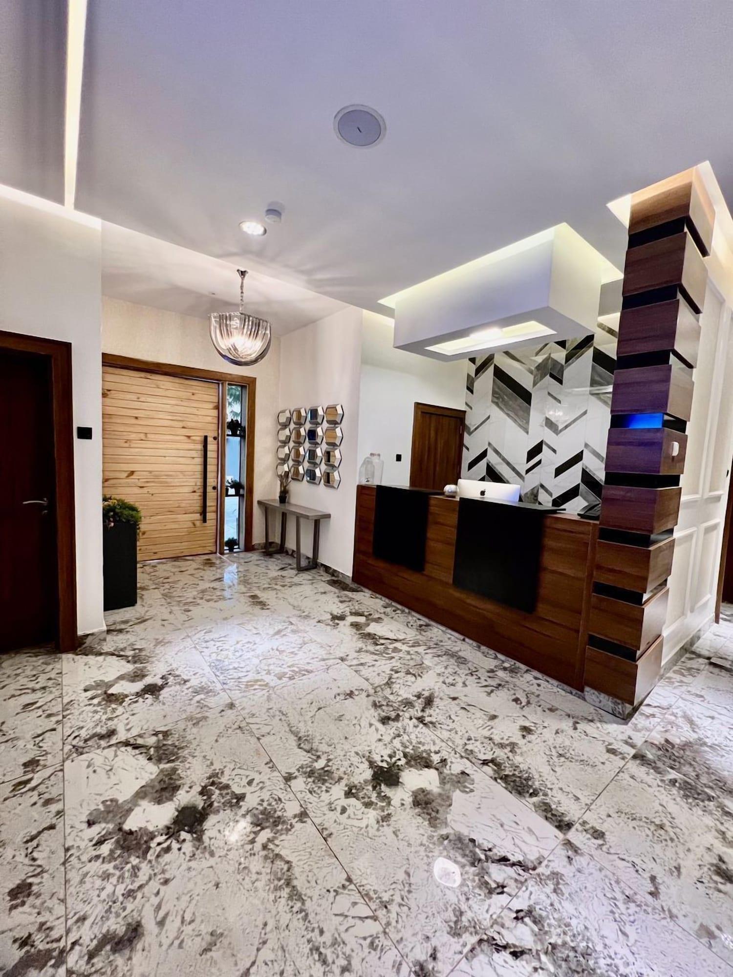 Varios Luxor Apartments
