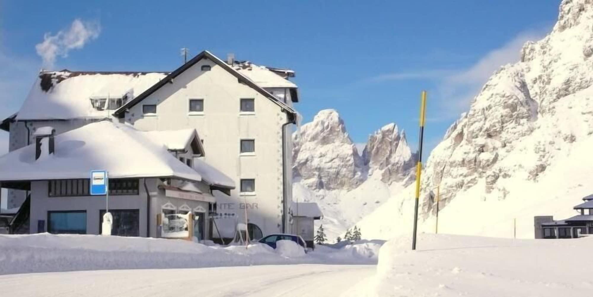 Varios Hotel Col Di Lana