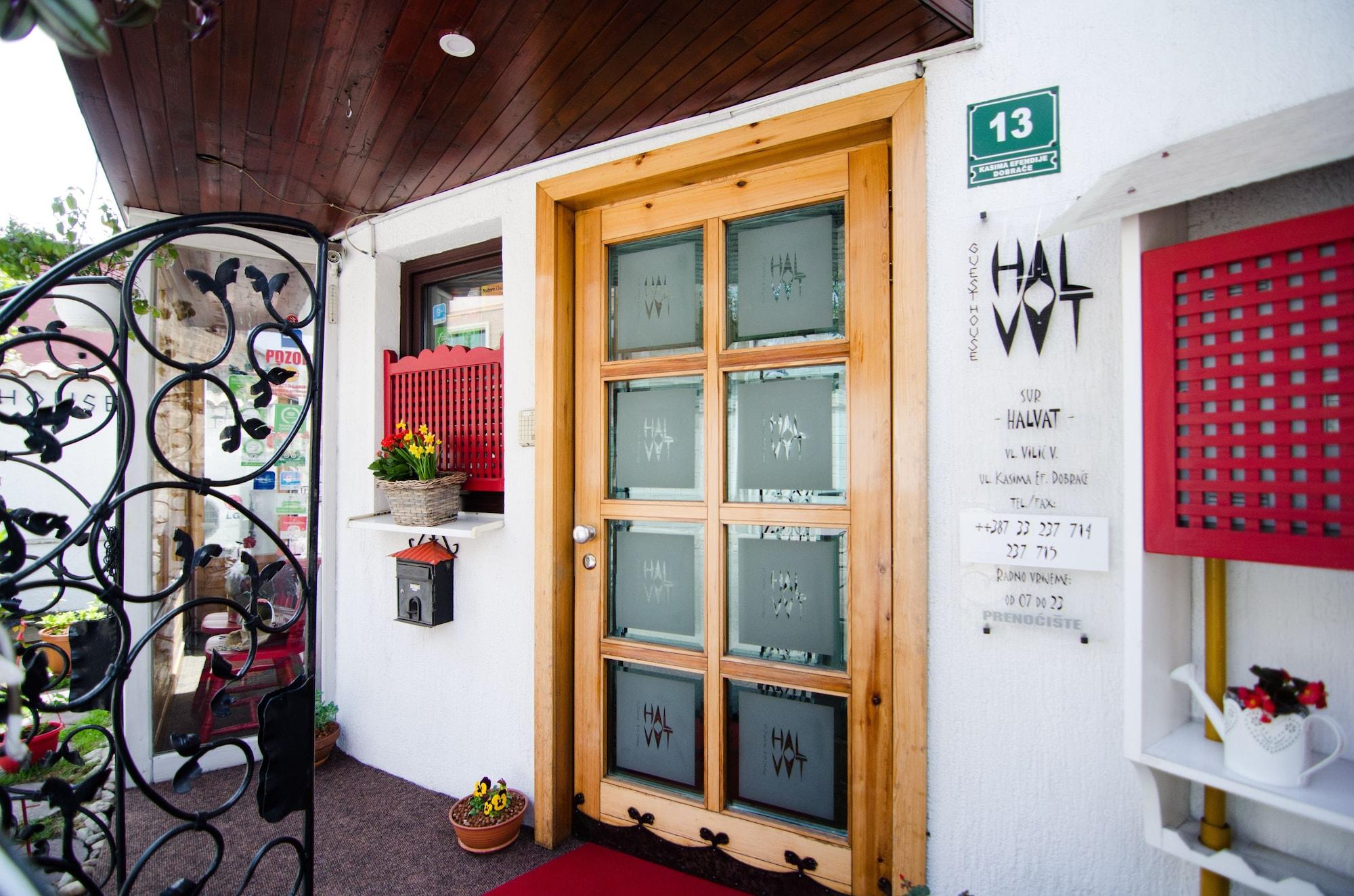 Vista Exterior Guest house Halvat
