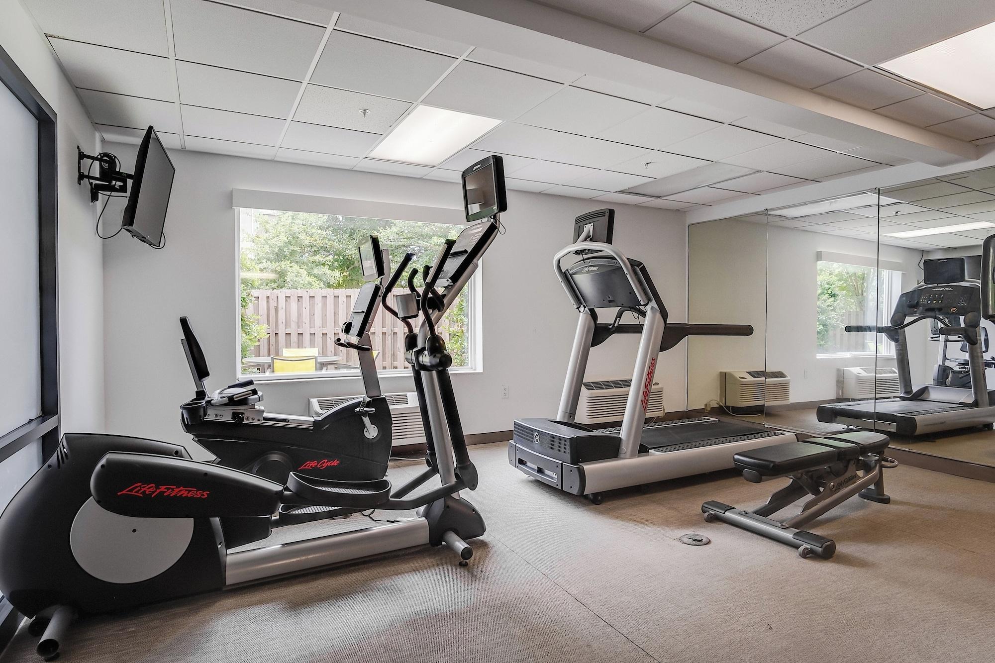 Gimnasio Country Inn & Suites by Radisson, Savannah Southside