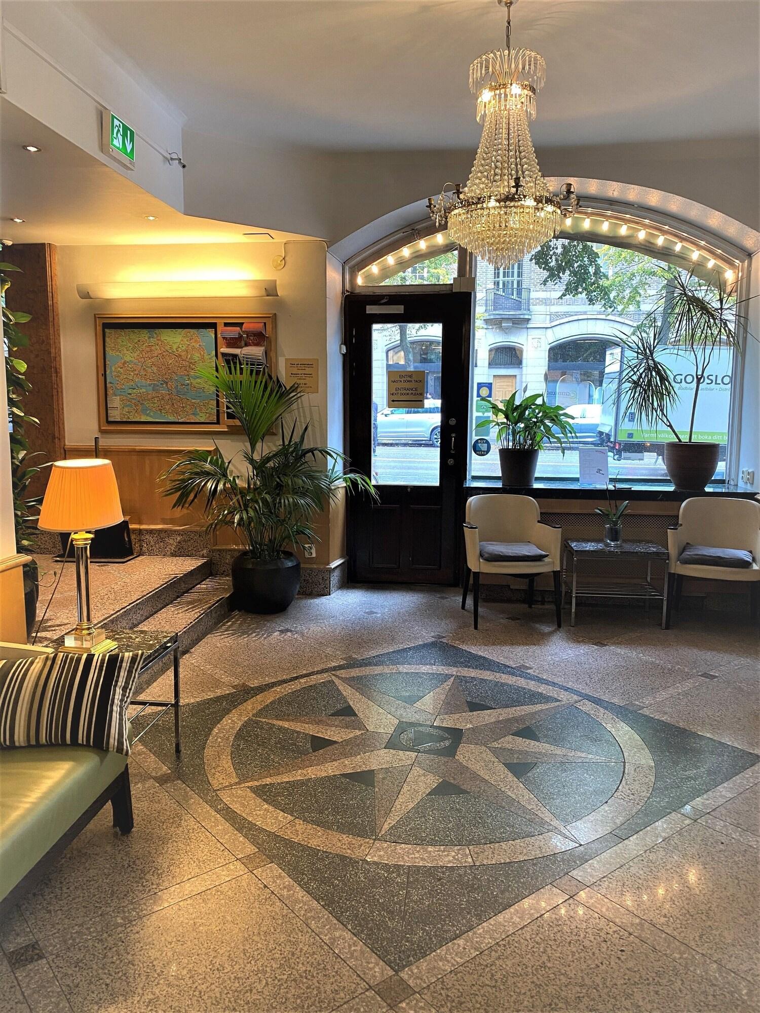 Vista Lobby Crystal Plaza Hotel