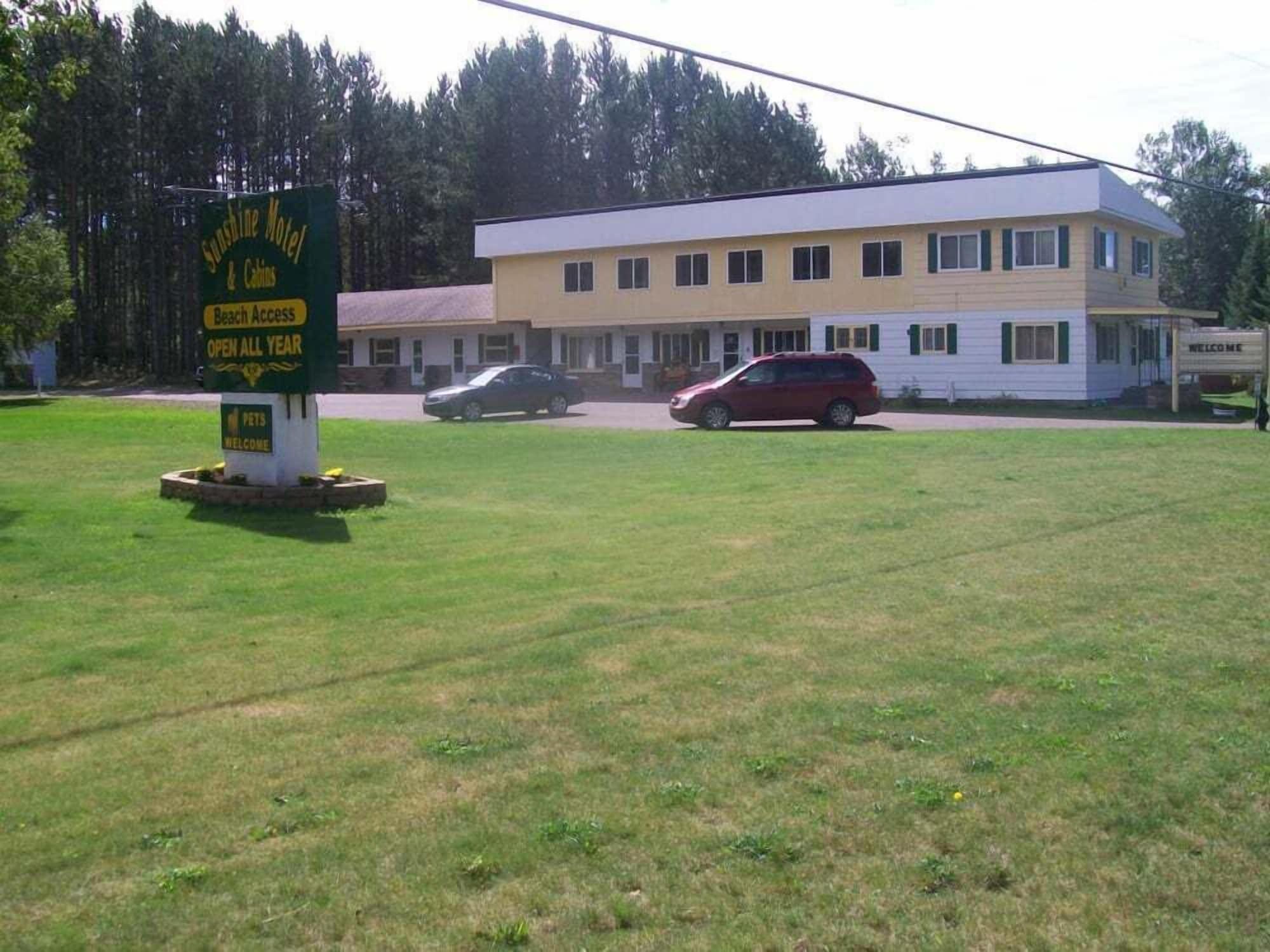 Vista Exterior Sunshine Motel and Cabins