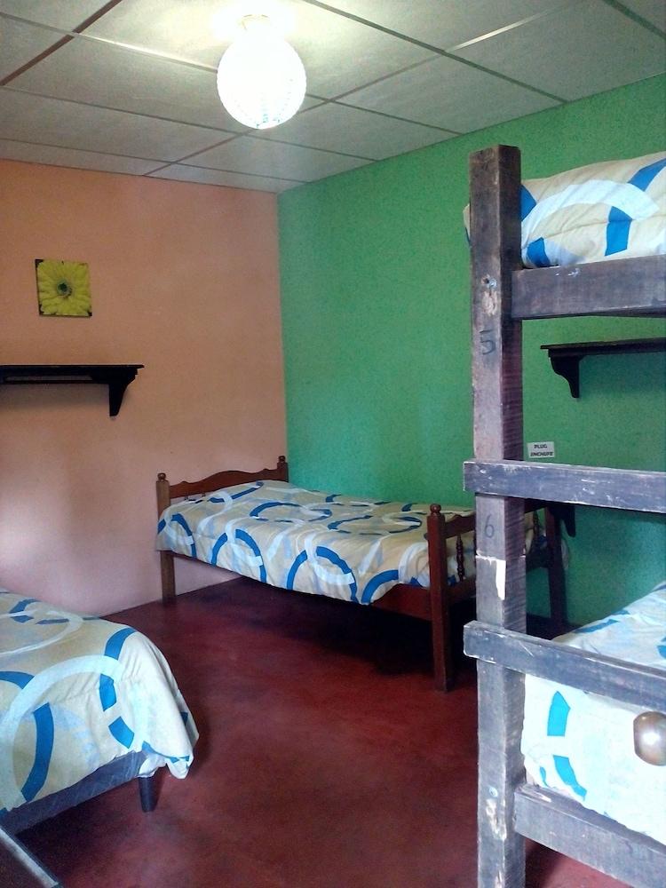 Hotel Hostel y Restaurante Casa Jacaranda