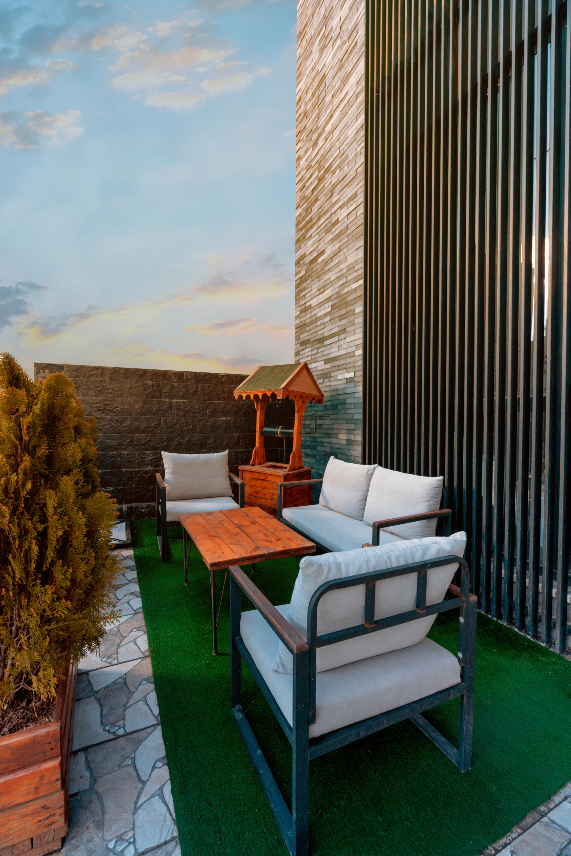 Varios Melanj Airport Hotel