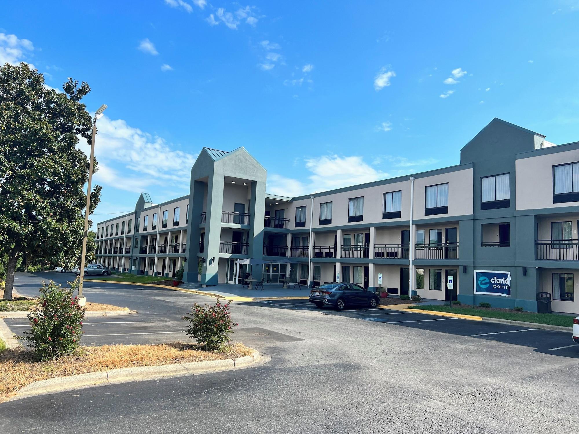 Vista Exterior Clarion Pointe - Greensboro Coliseum Area