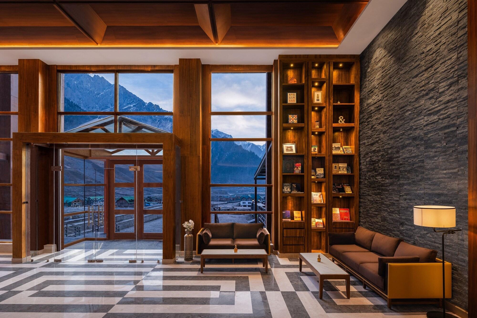 Bar/Salón Four Points By Sheraton Sonmarg Resort