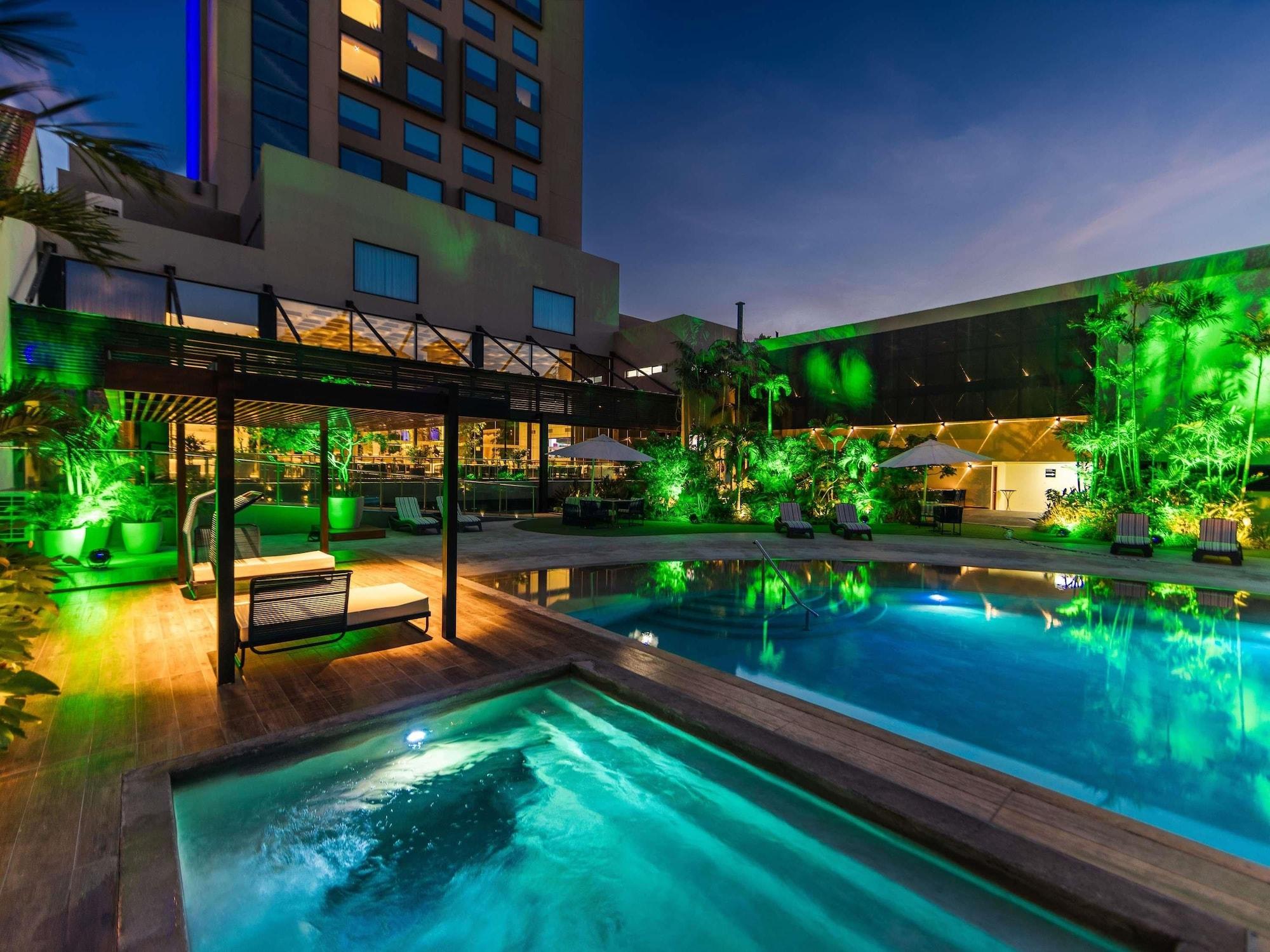 Vista Exterior Novotel Santa Cruz De La Sierra