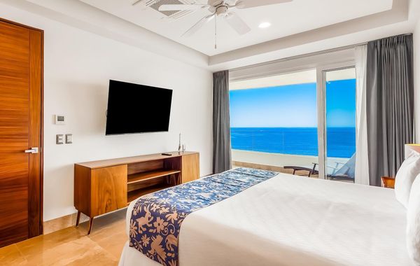 Oceanfront Condo With Rooftop Infinity Pool, Panoramic Views, Balcony, Gym, & AC - Hoteles de lujo en Puerto Vallarta, México
