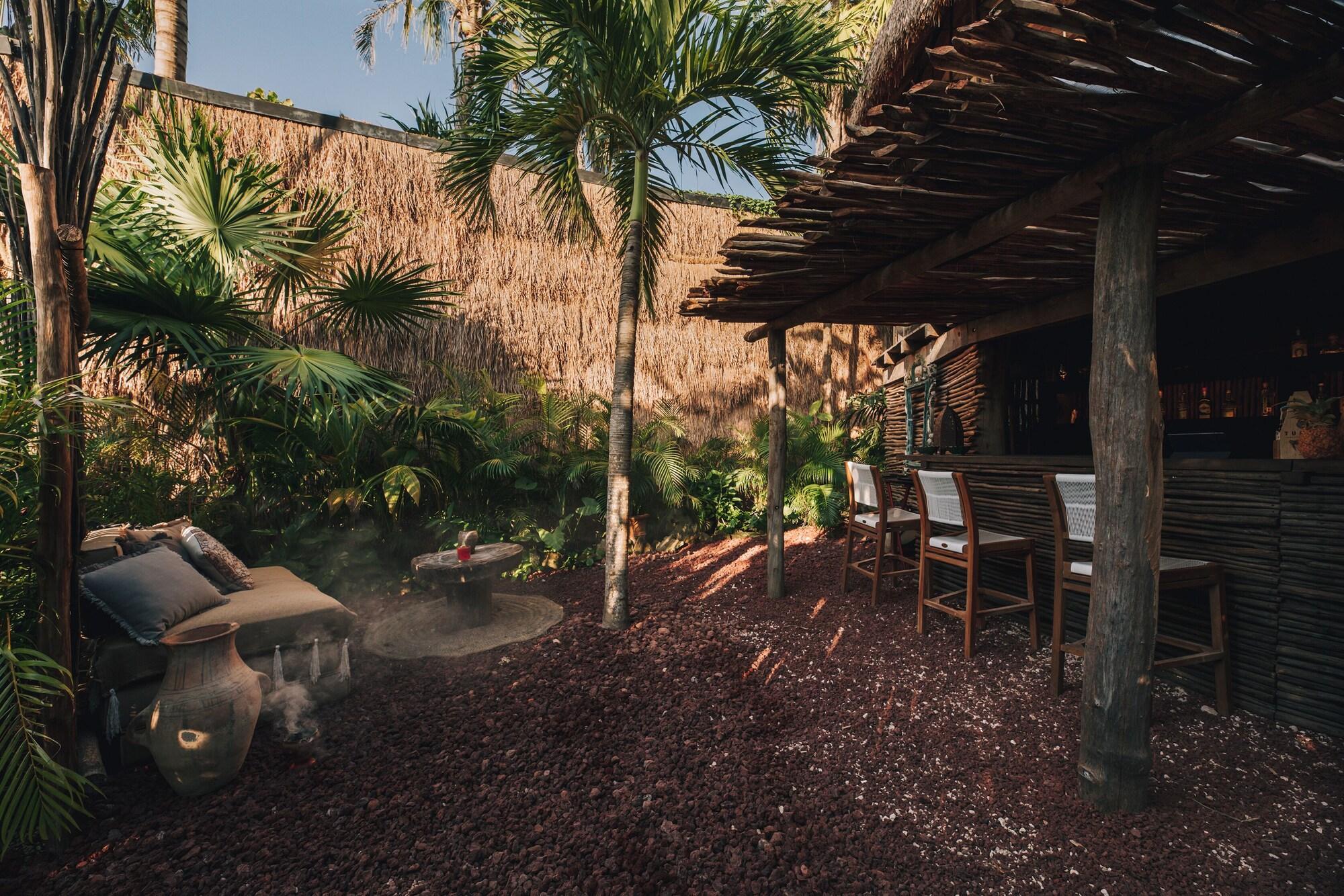 Bar/Salón The Radhoo Adults Only