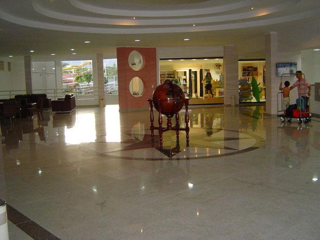 Vista Lobby Flats H Master Golden