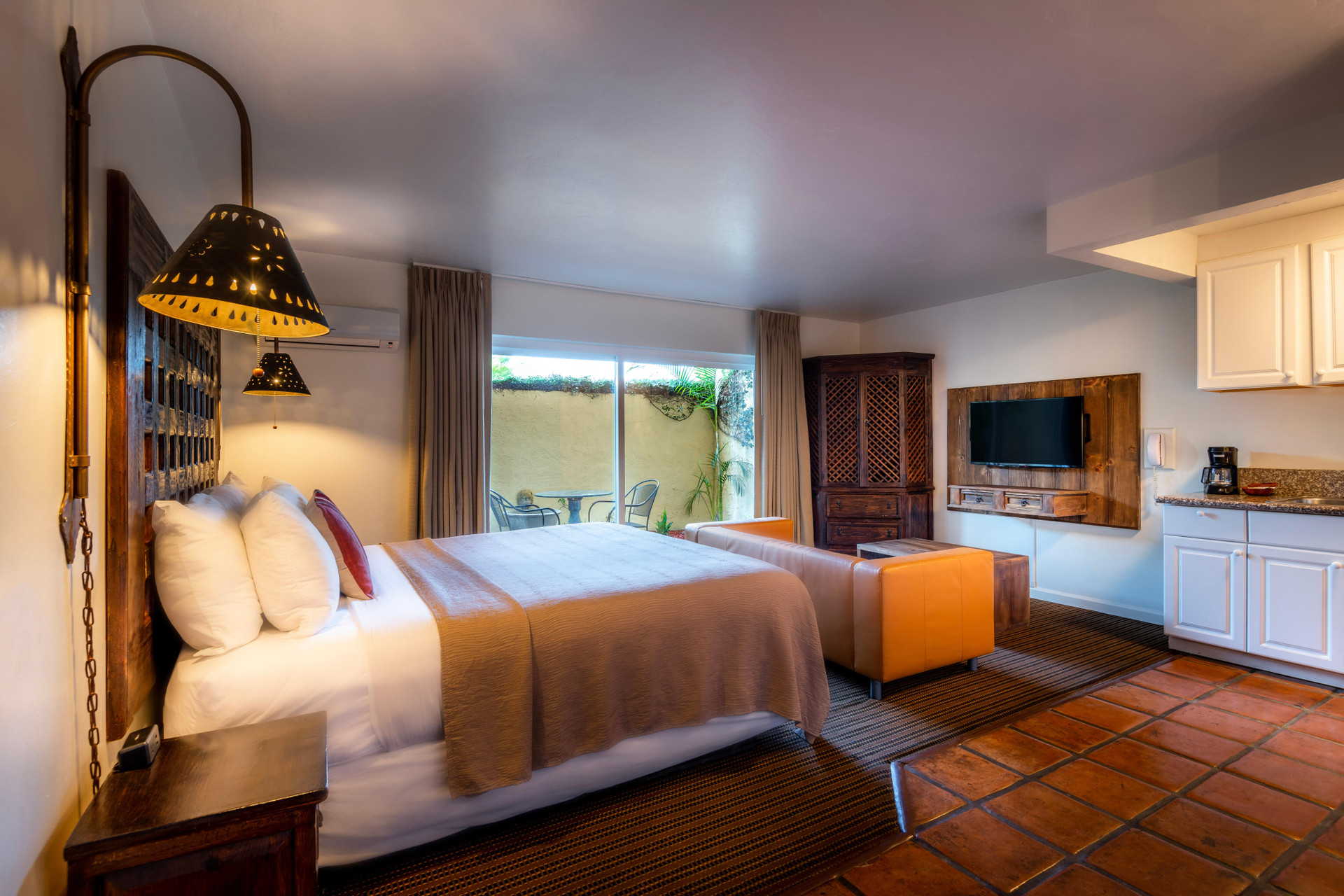 Vista Exterior Hotel Pepper Tree Boutique Kitchen Studios - Anaheim