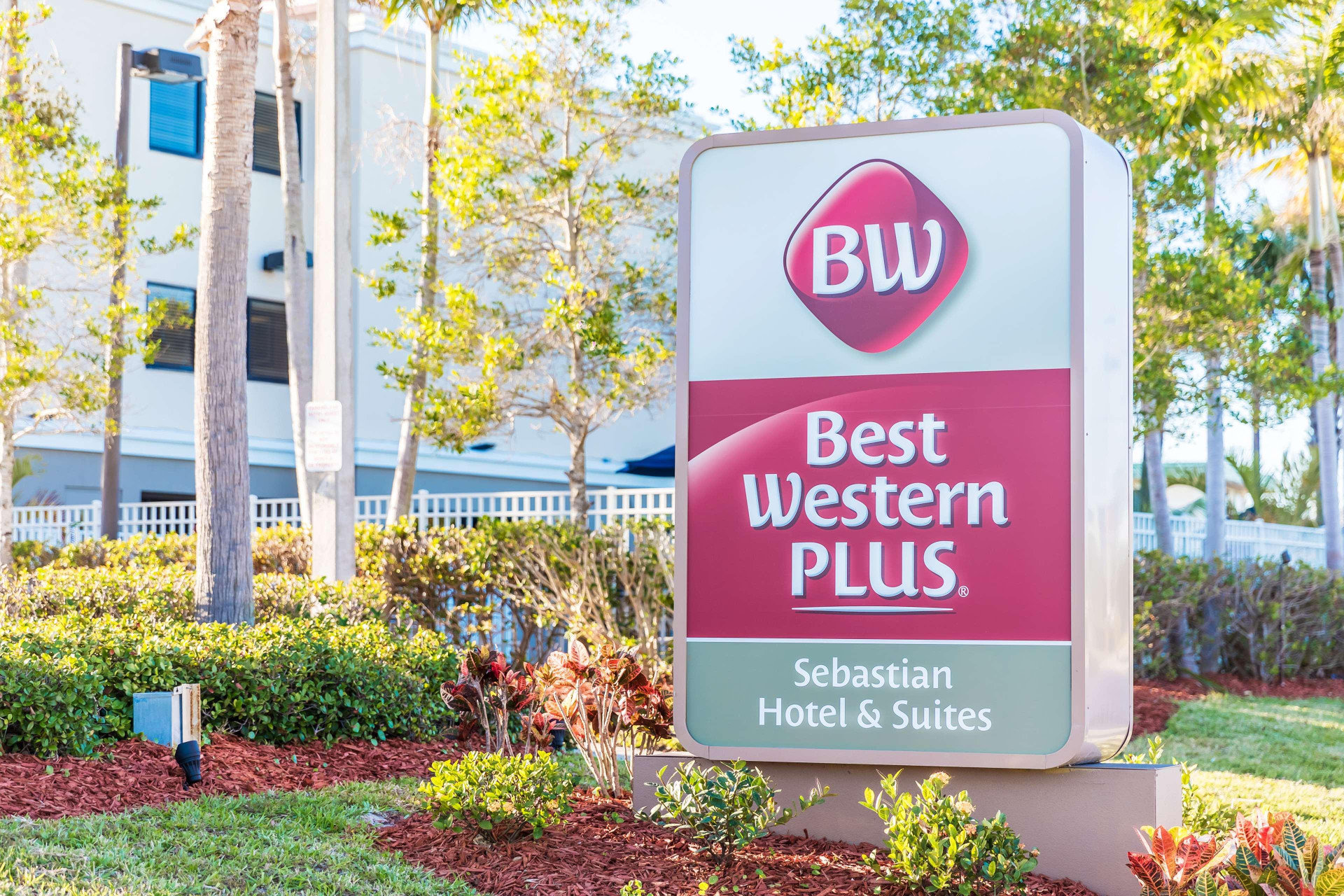 Vista Exterior Best Western Plus Sebastian Hotel & Suites