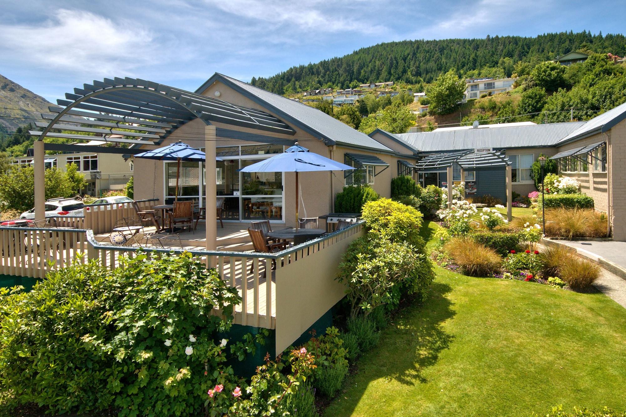 Varios Melbourne Lodge