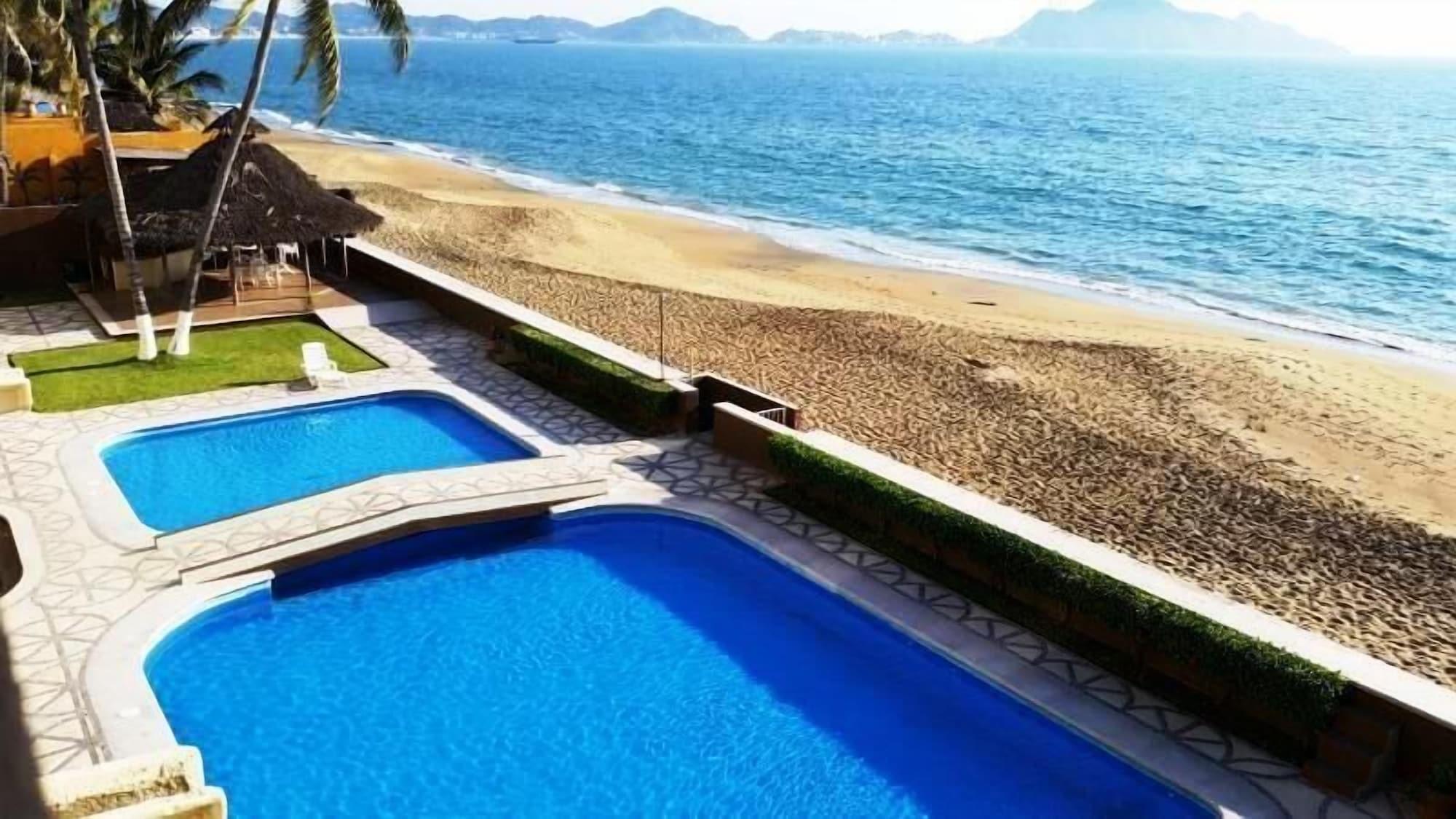 Vista Piscina Condo H