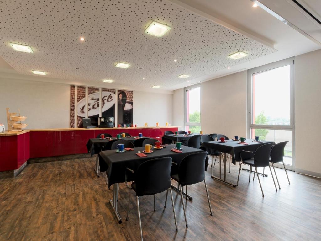 Restaurant B&B HOTEL Lully 3 Lacs