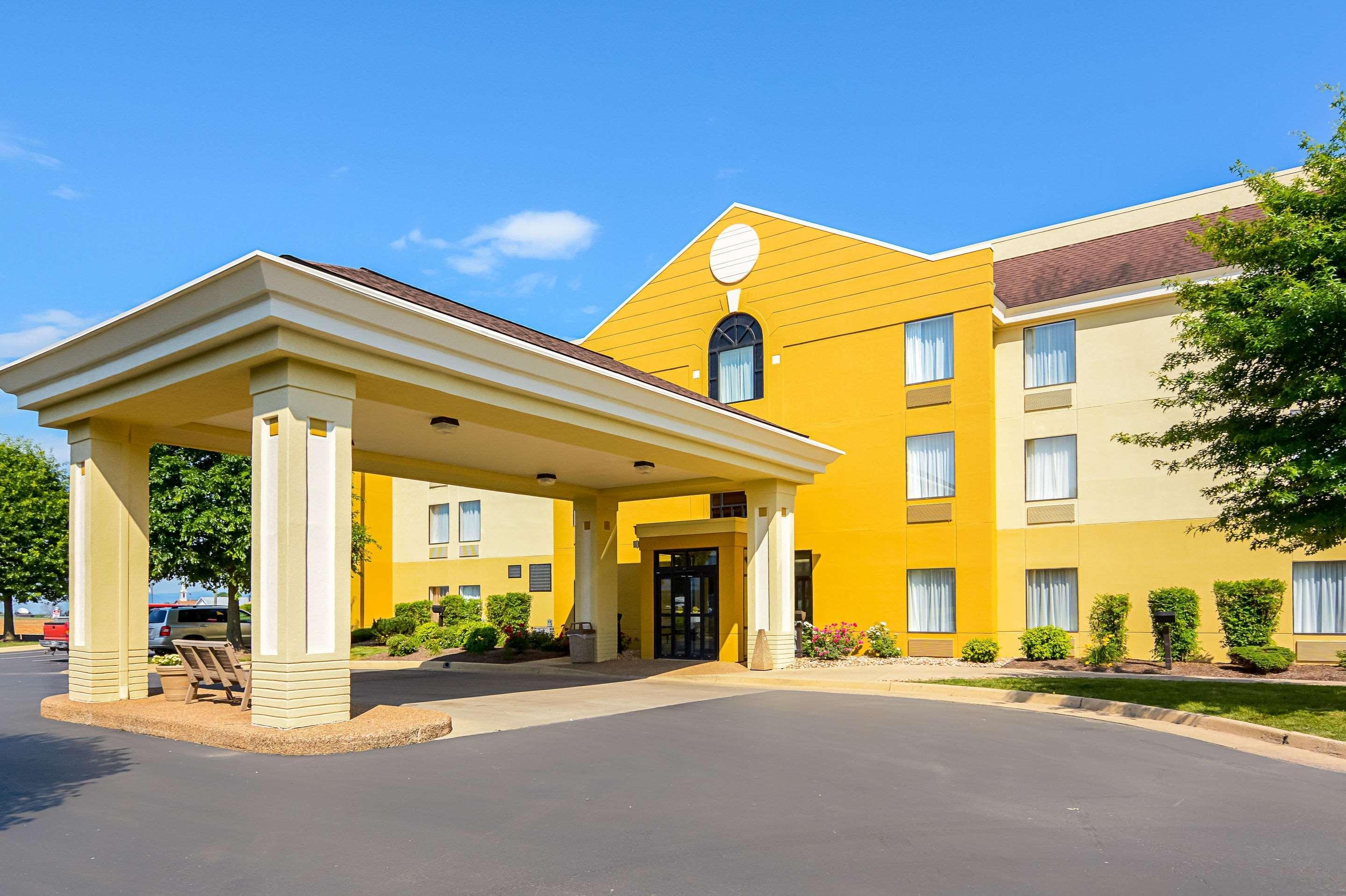 Vista Exterior Comfort Inn Woodstock Shenandoah