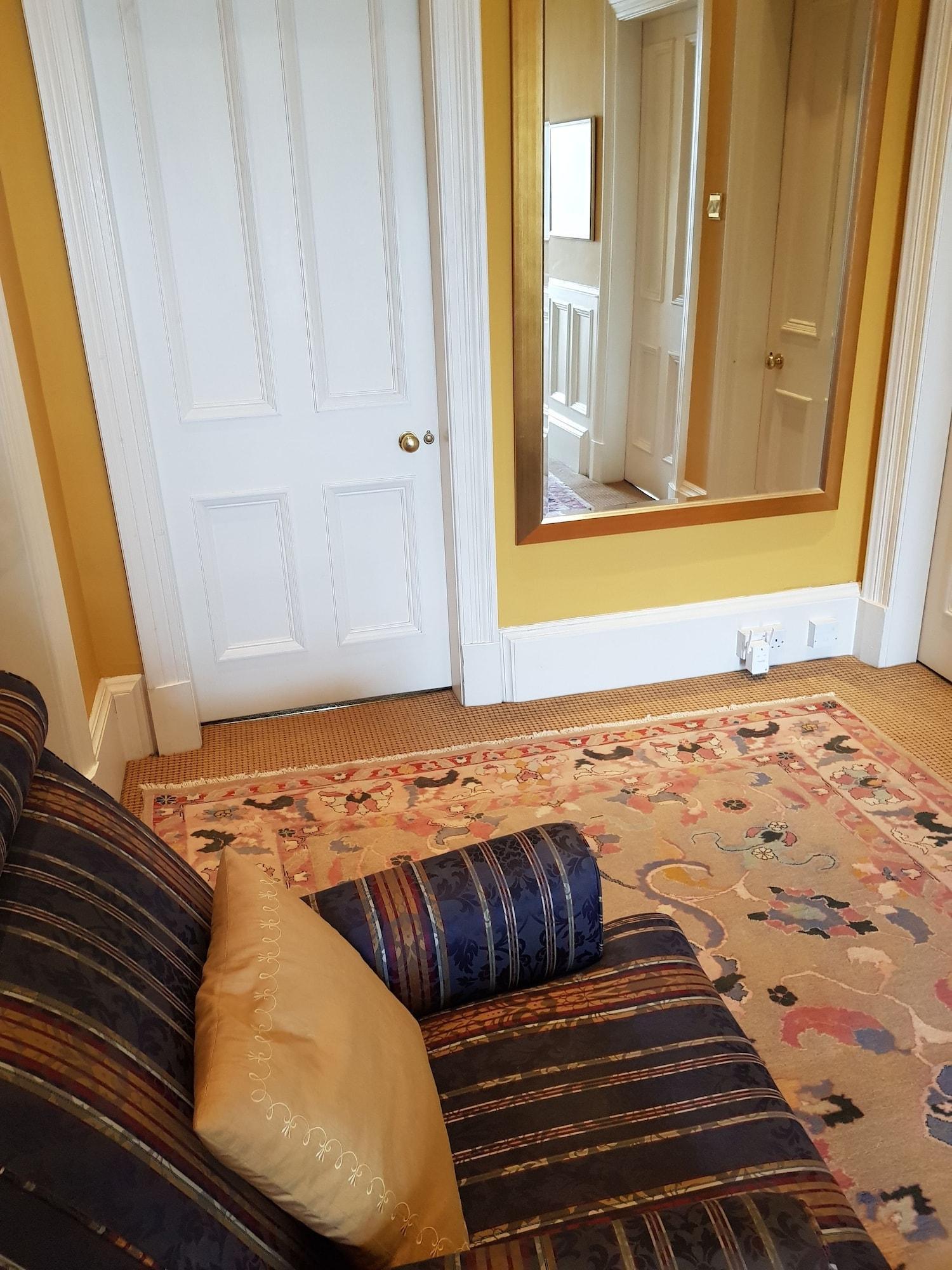 Vista Lobby Claremont House B&B