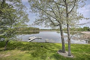 Renta temporal - Pet-friendly Grass Lake Retreat w/ Game Room!