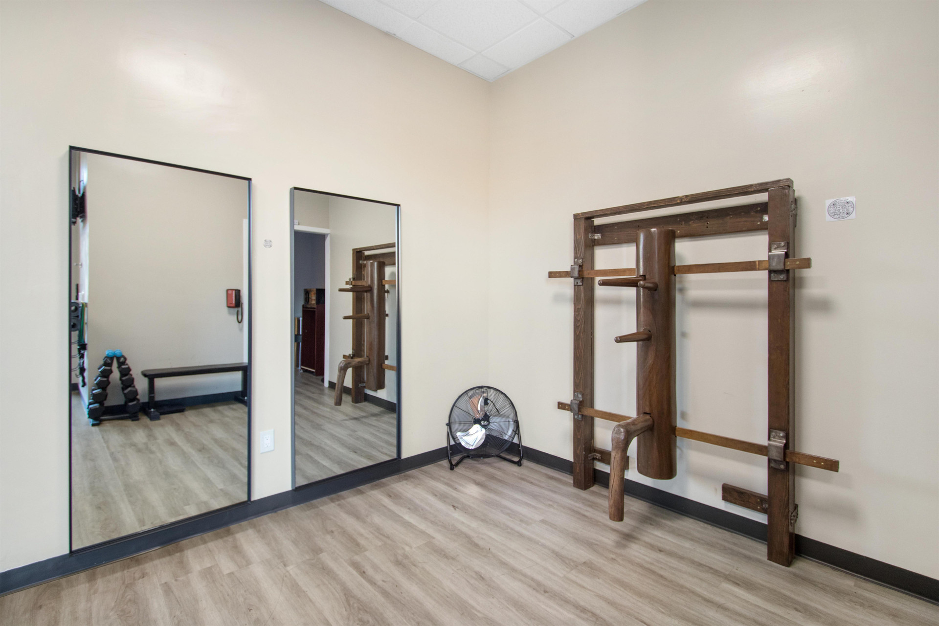 Gimnasio Aiden Los Angeles Downtown Dragon Gate Inn