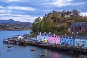 Actividad - Fairy Pools, Isle of Skye, and Dunvegan Castle - Small Group Tour