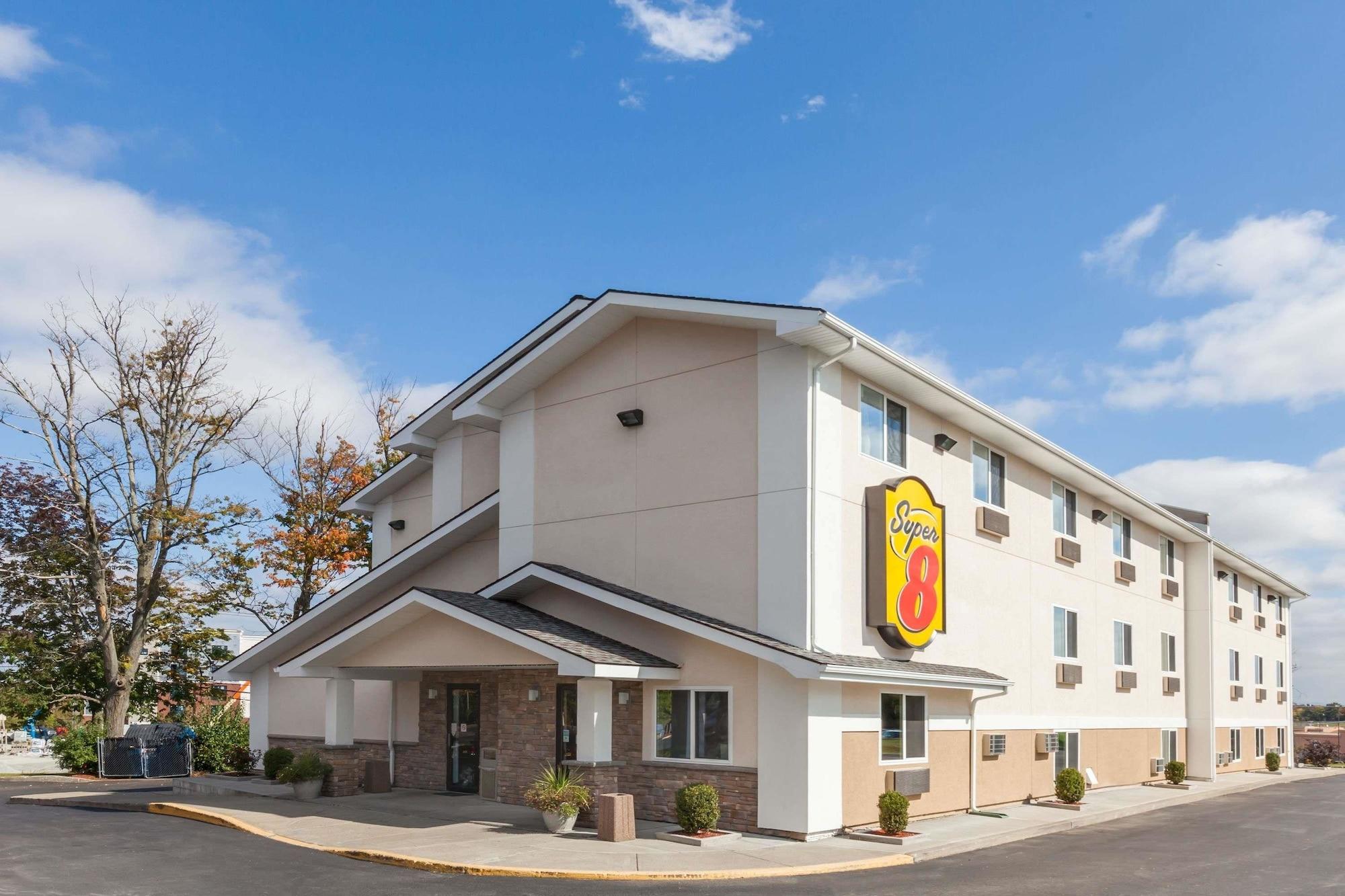 Vista Exterior Super 8 by Wyndham Latham/Albany Airport