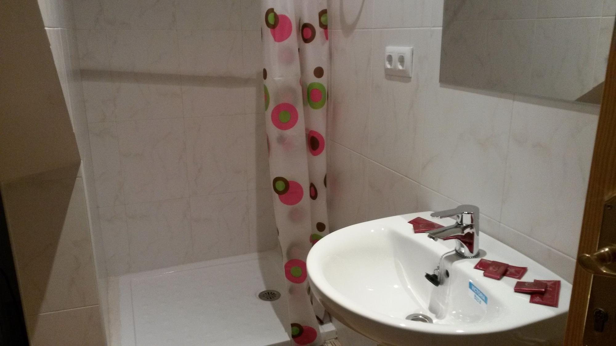 Equipamiento de Habitación Hostal Virgen del Pilar