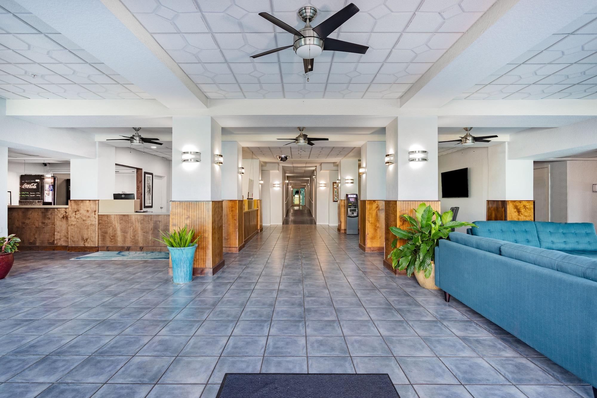 Vista Lobby Coconut Palms Beach Resort II a Ramada by Wyndham