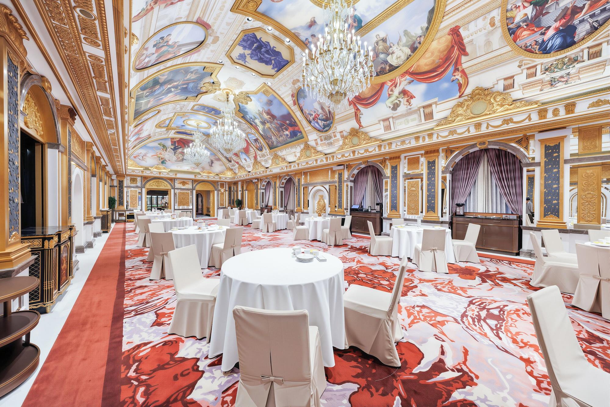 Restaurant The 13 Palace