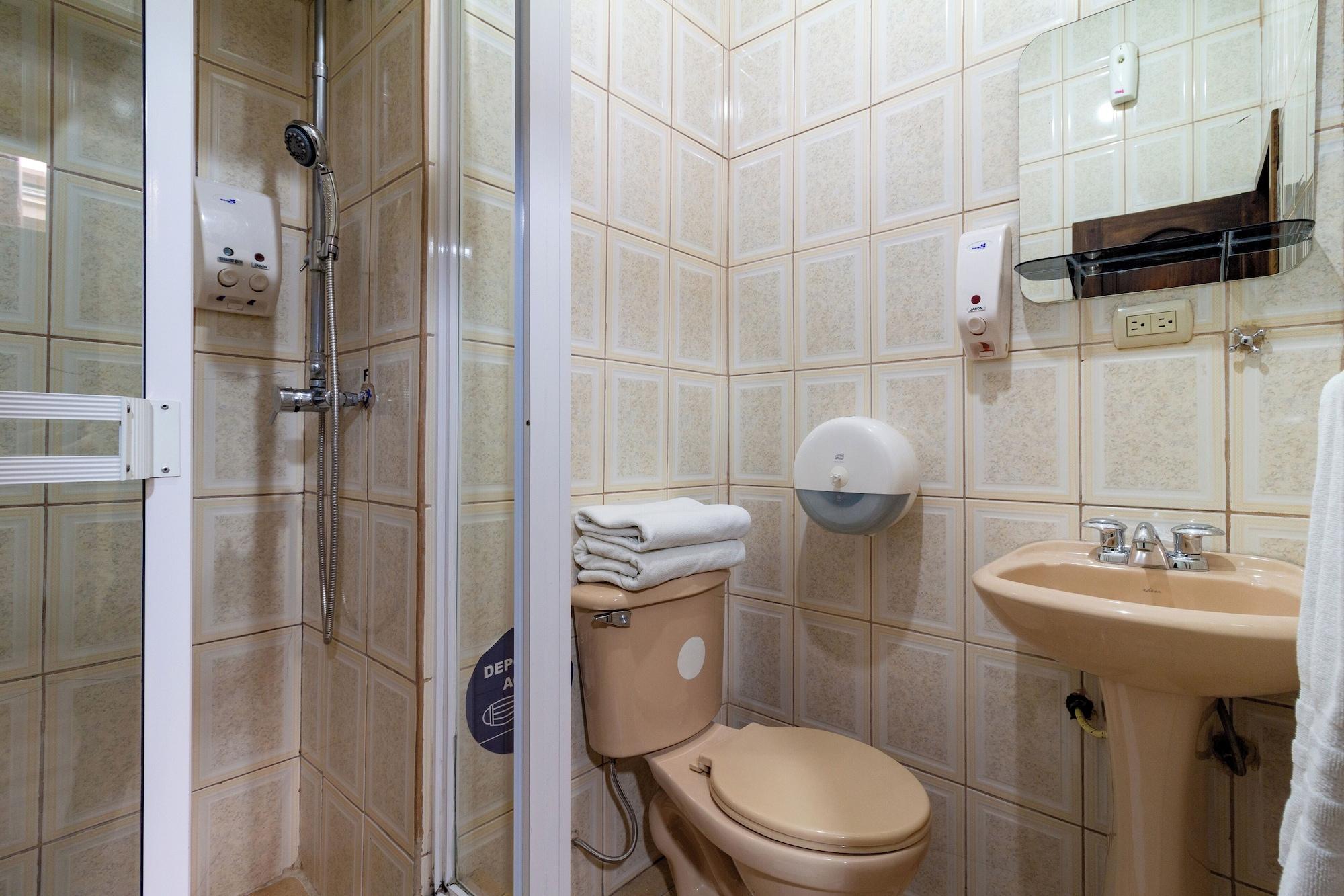 Equipamiento de Habitación HOTEL MAJESTIC 1 CUENCA