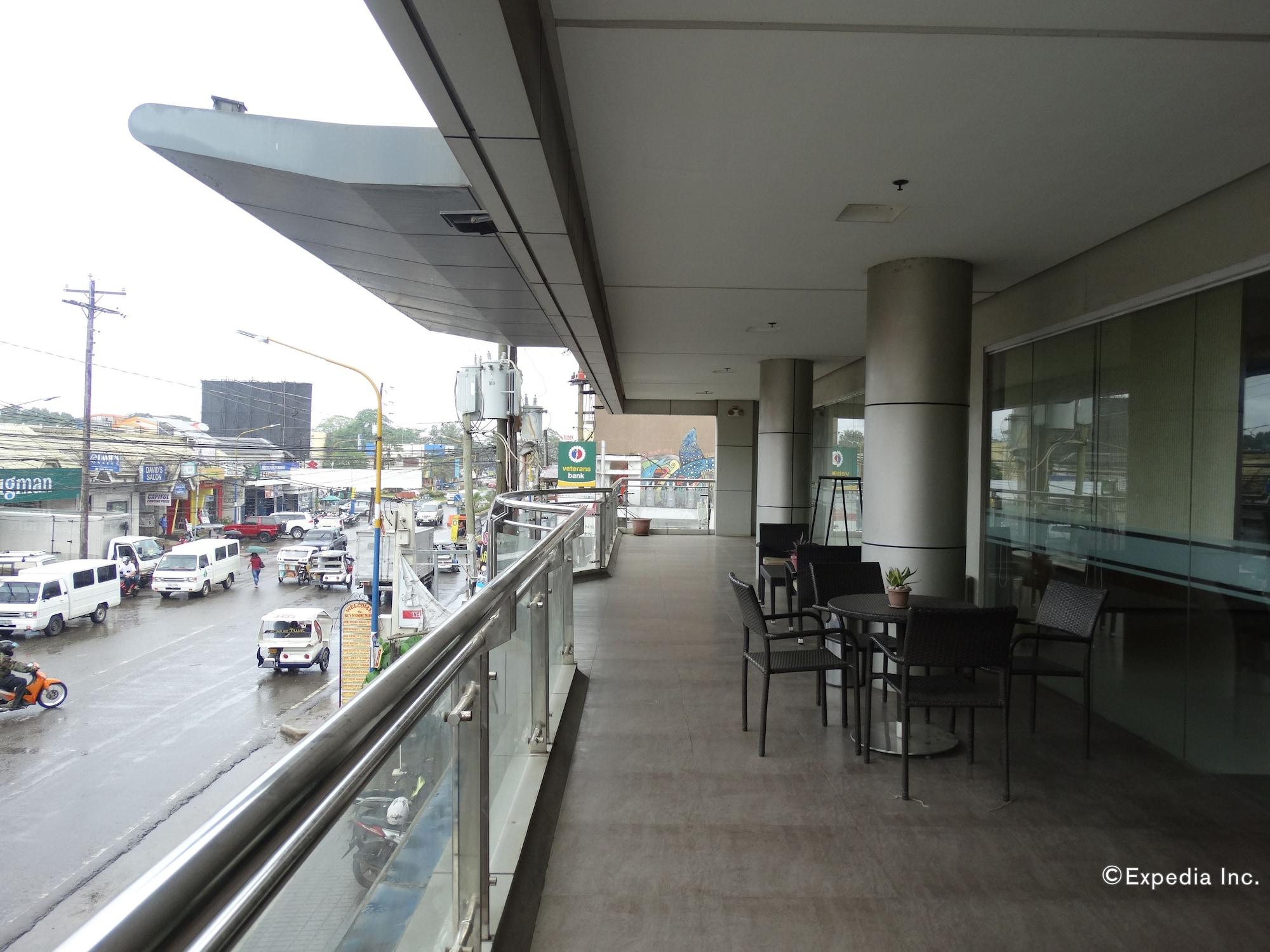 Varios Holiday Suites Business District (Empire Suites Hotel)