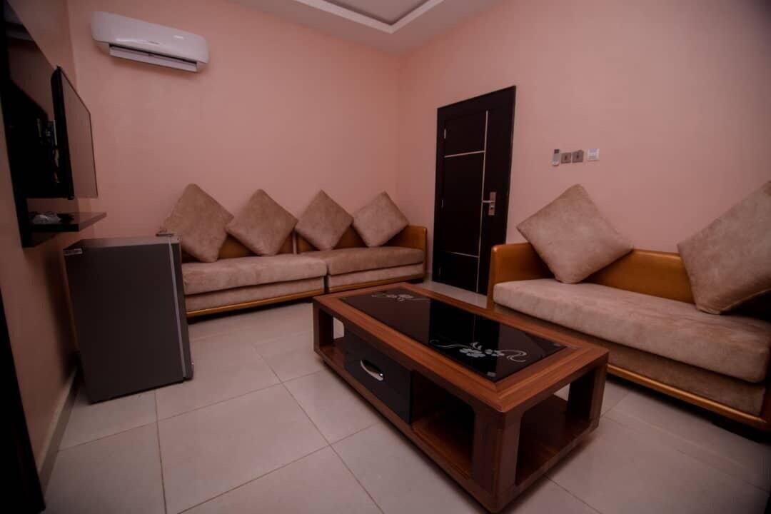 Varios Fobbs Apartments and Suites