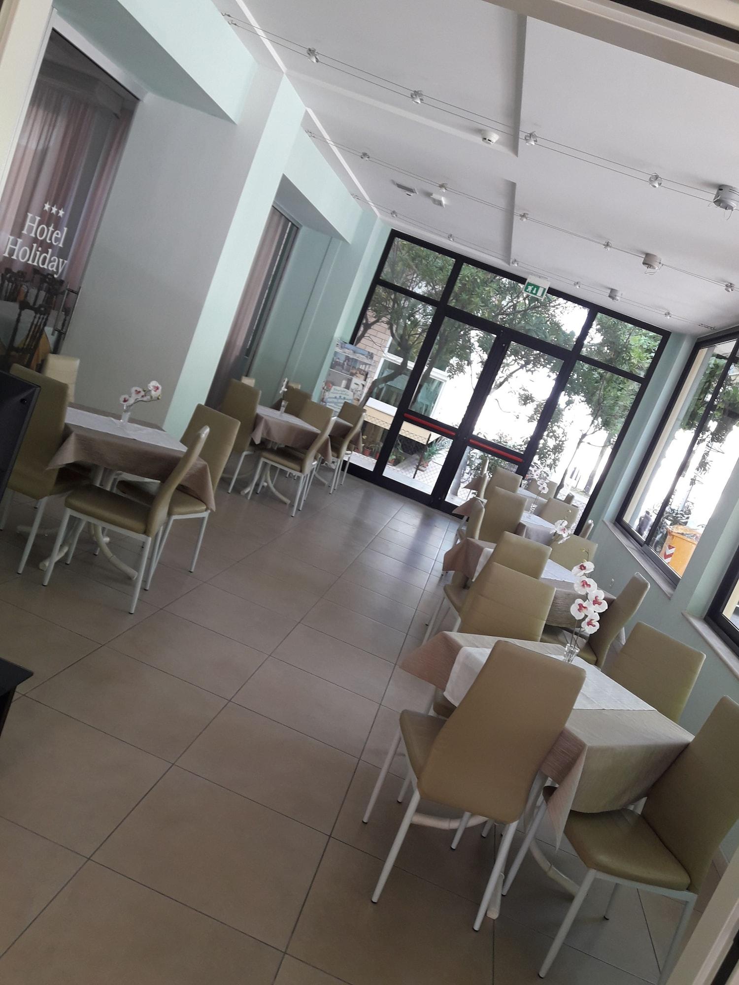 Bar/Salón Hotel Holiday