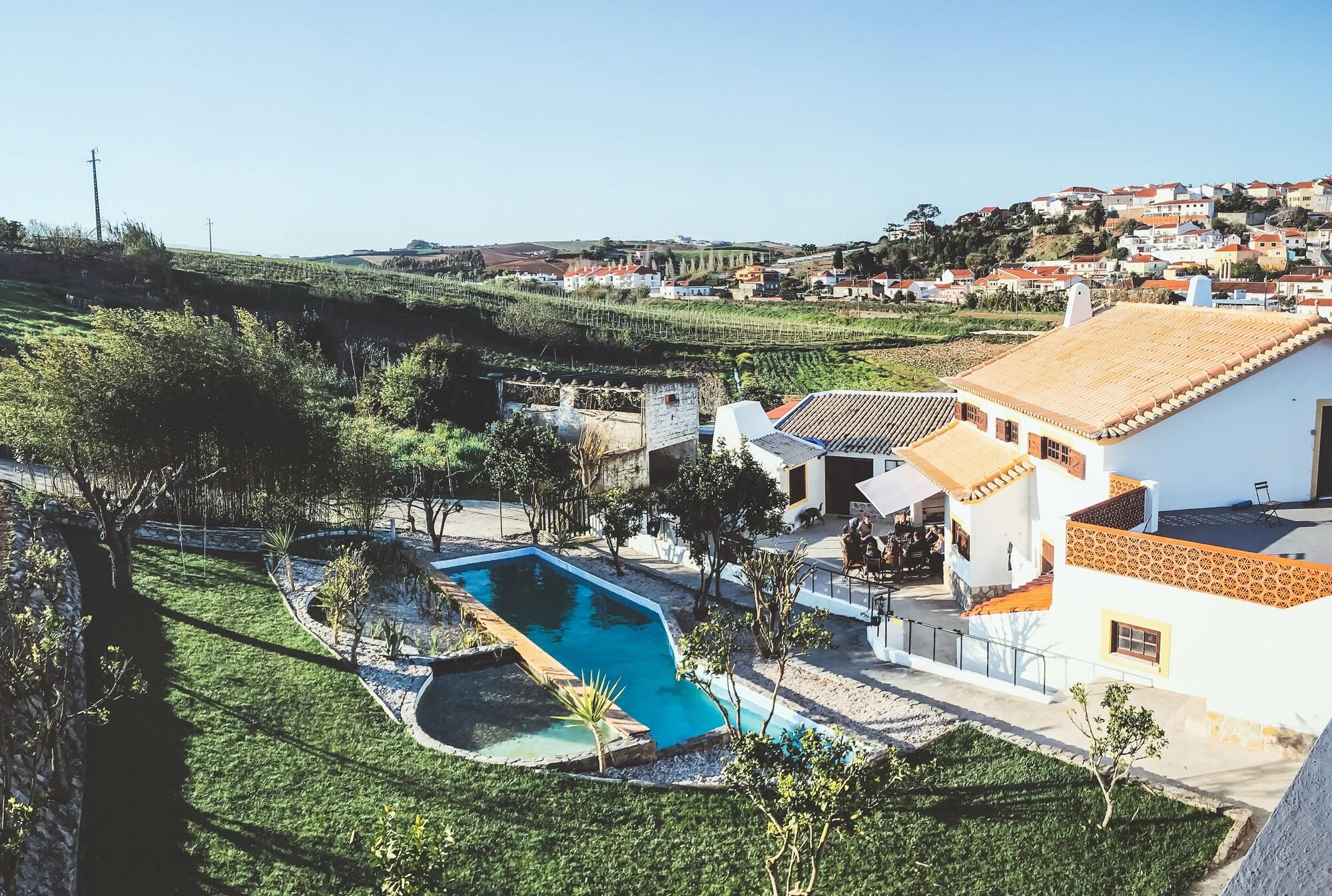 Varios The Far End Surf House