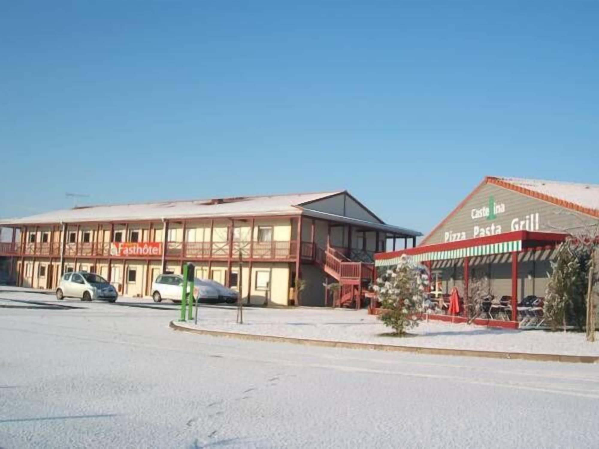 Vista Exterior Fasthotel Paris Sud Saint Fargeau