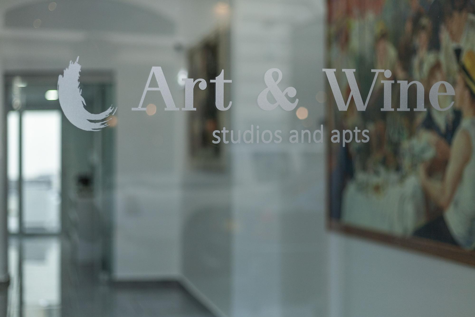 Vista Exterior Art & Wine Boutique Hotel