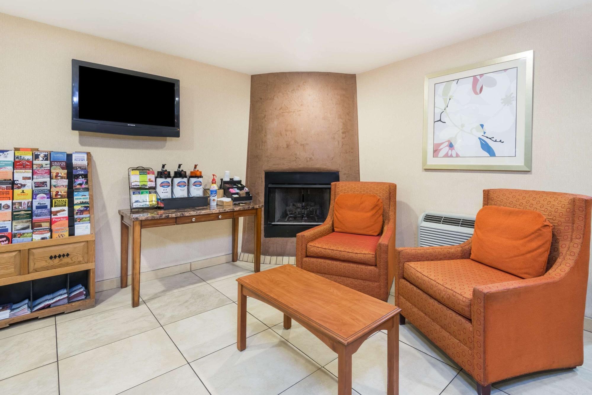 Vista Lobby Baymont by Wyndham Santa Fe