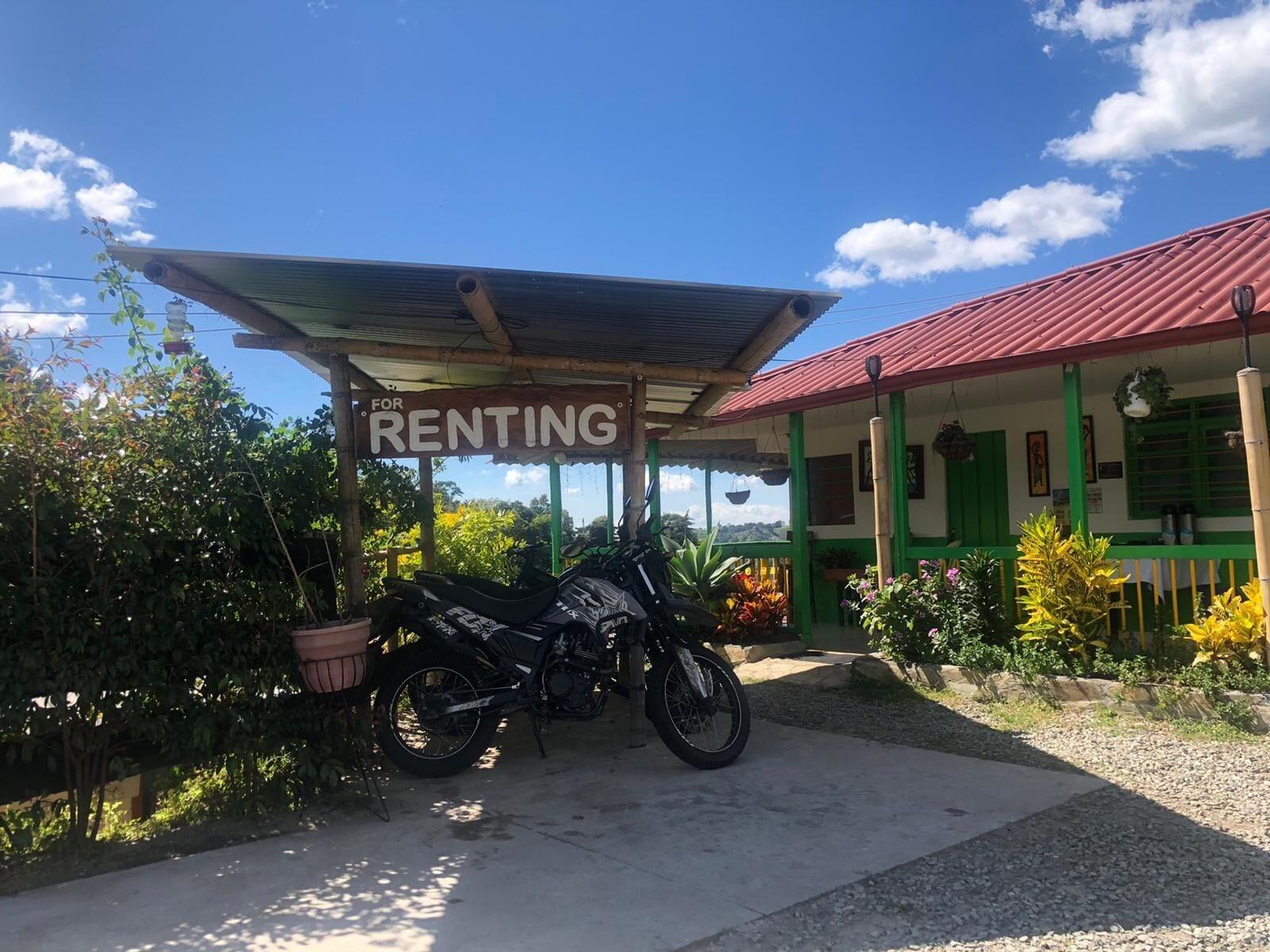 Vista Exterior Hostal Girasoles