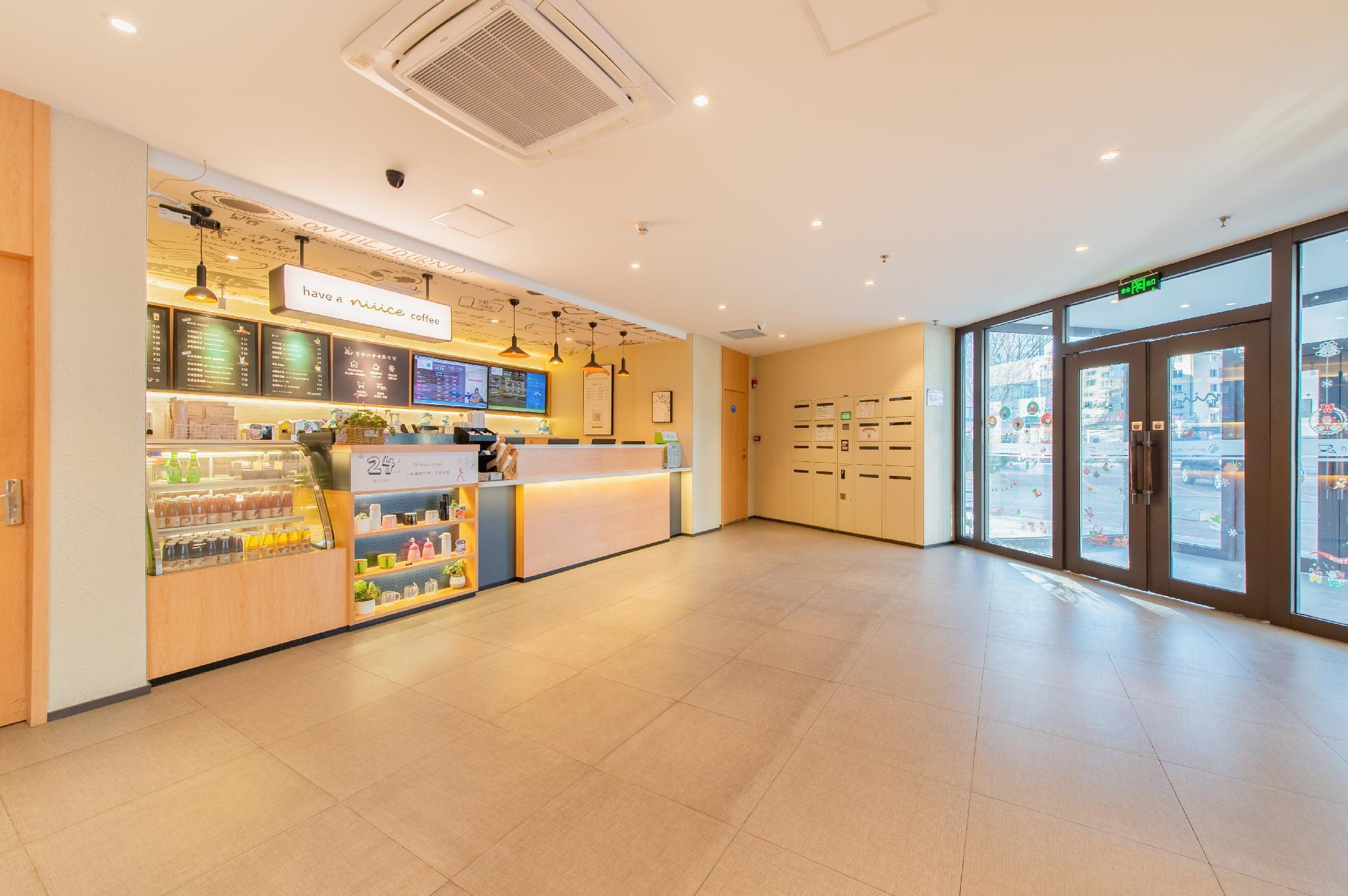 Vista Lobby Hanting Hotel (DMU Metro Station)