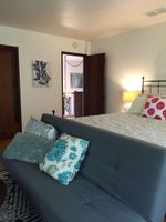 Alquiler Vacacional - Sunny Poolside Winecountry Retreat