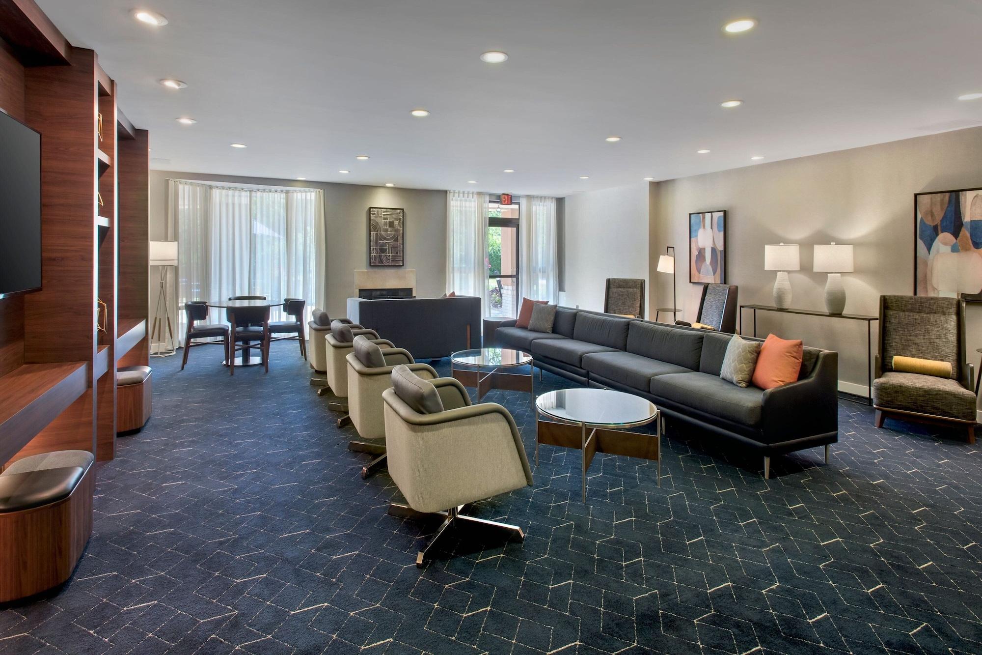 Vista Lobby Courtyard by Marriott Philadelphia Plymouth Meeting