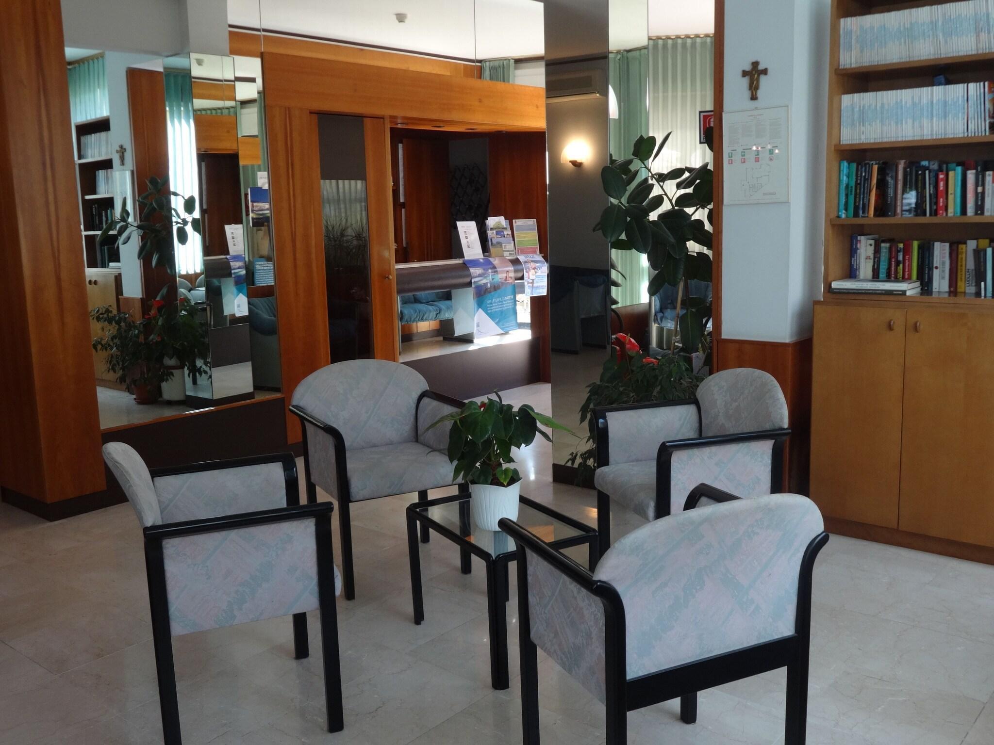 Vista Lobby Hotel Saturno