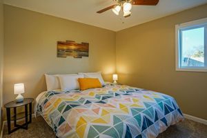 Renta temporal - 2bd,1ba Remodeled Home w/large yard and Corn Hole Game