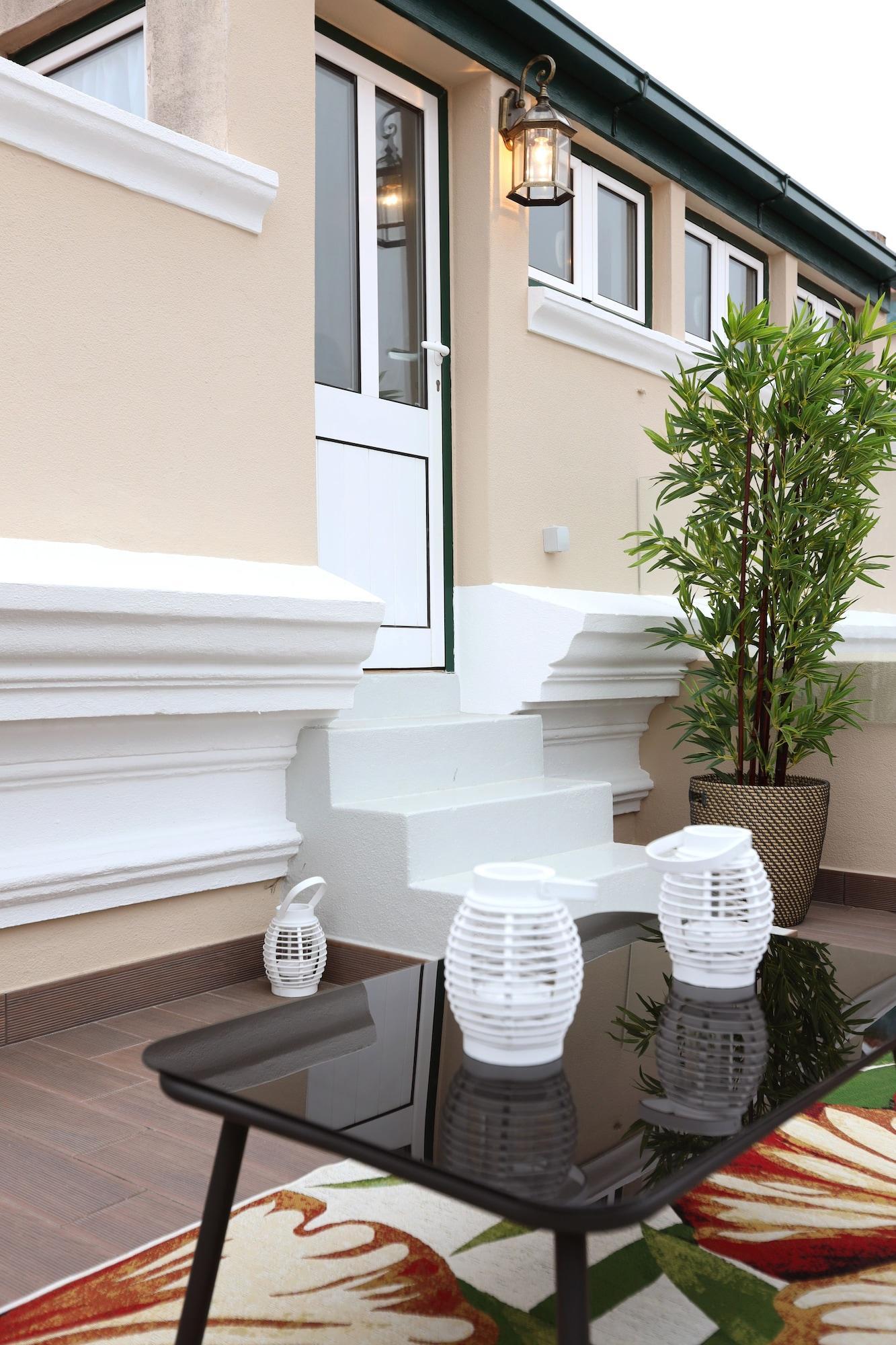Vista Exterior Glass Boutique - Rooms & Suites