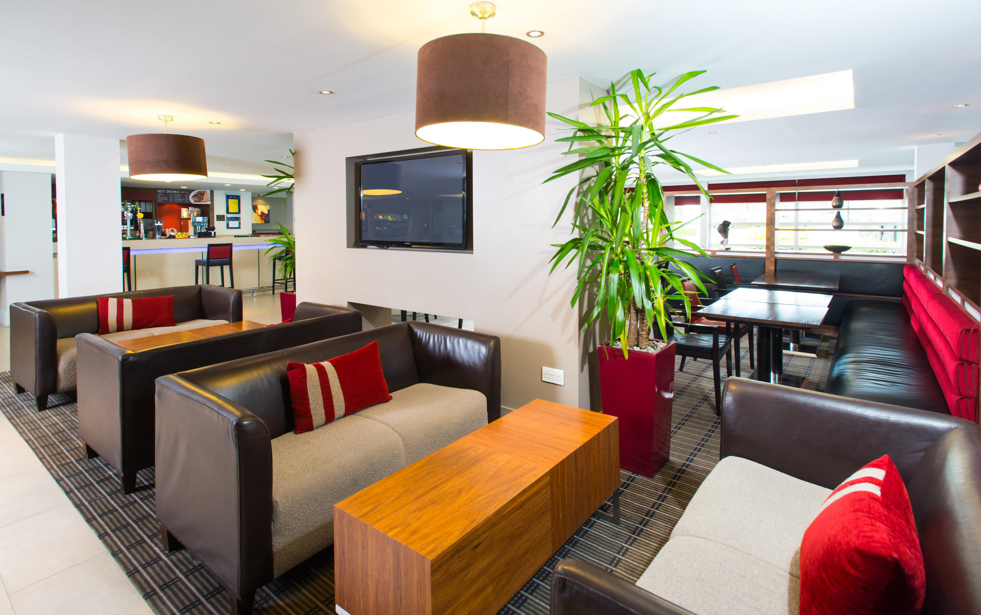 Bar/Salón Holiday Inn Express Milton Keynes by IHG