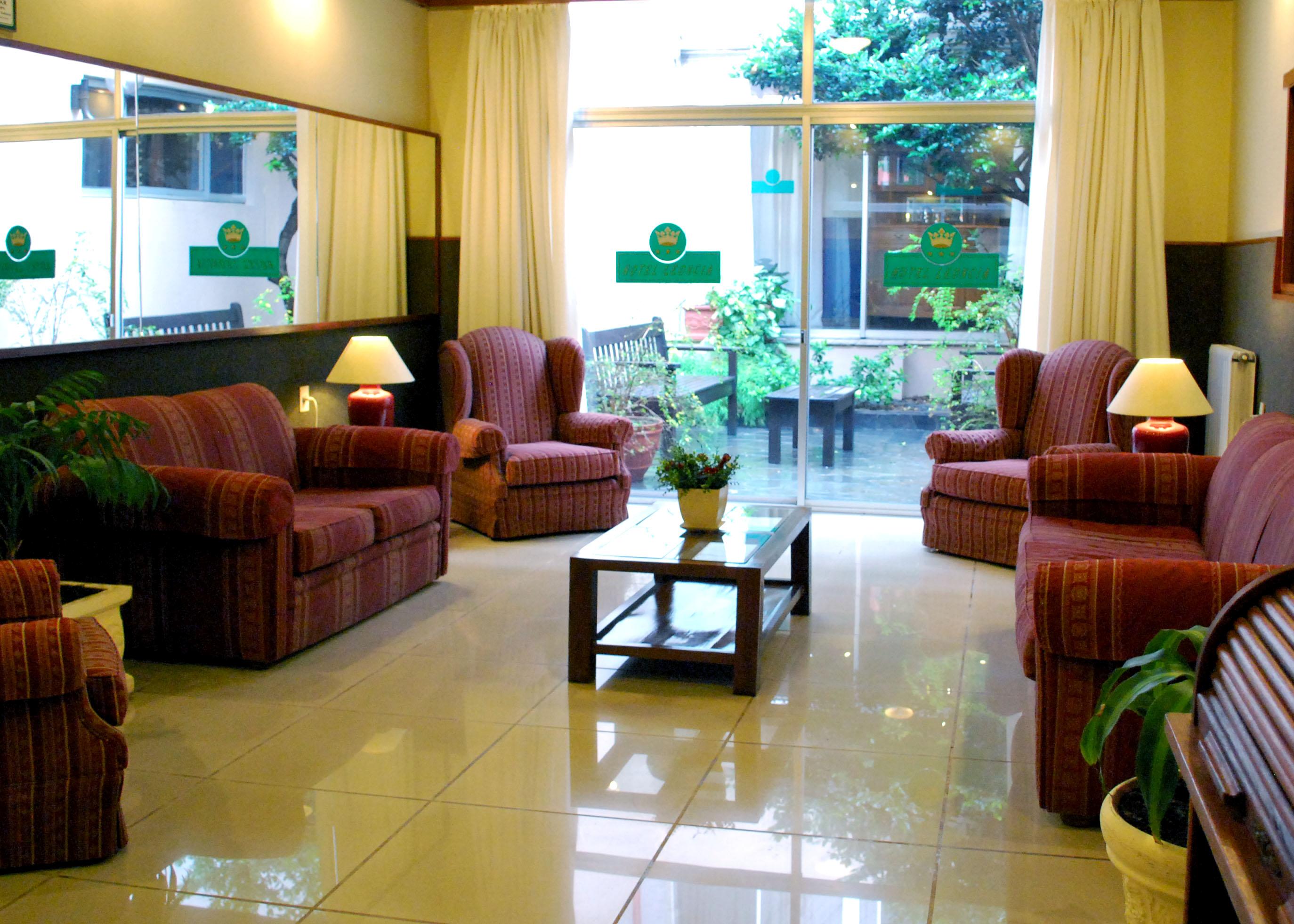 Vista Lobby Hotel Leoncia